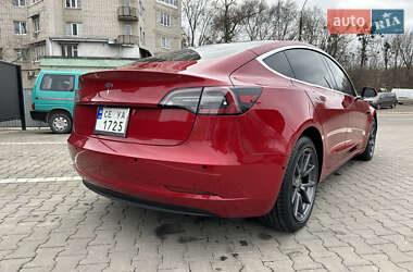 Седан Tesla Model 3 2018 в Чернівцях