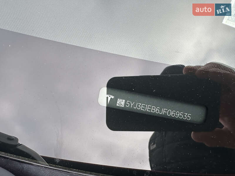 Седан Tesla Model 3 2018 в Черновцах