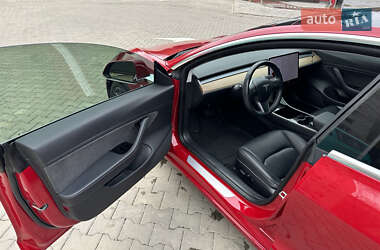 Седан Tesla Model 3 2018 в Чернівцях