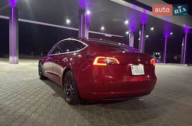 Седан Tesla Model 3 2018 в Чернівцях