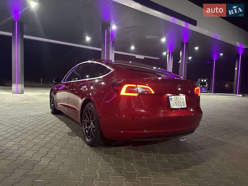Седан Tesla Model 3 2018 в Черновцах