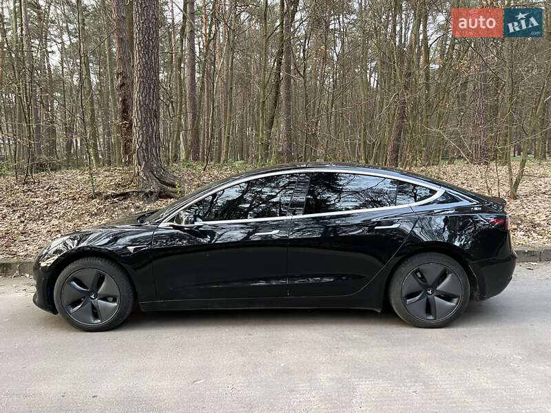 Седан Tesla Model 3 2019 в Львове