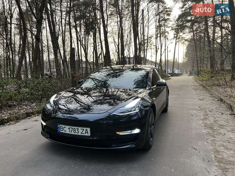 Седан Tesla Model 3 2019 в Львове