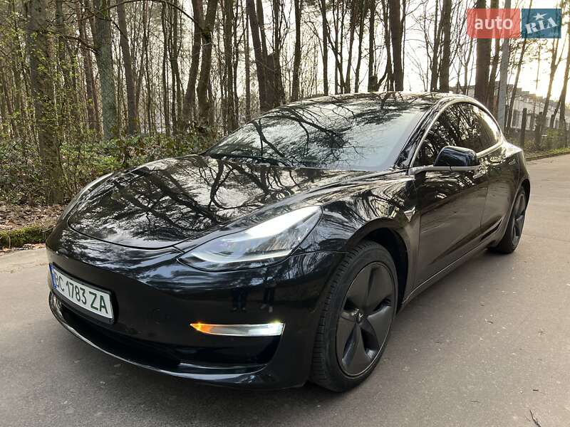 Седан Tesla Model 3 2019 в Львове