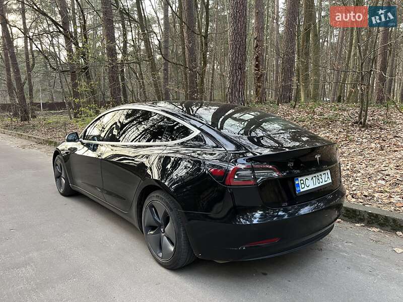 Седан Tesla Model 3 2019 в Львове