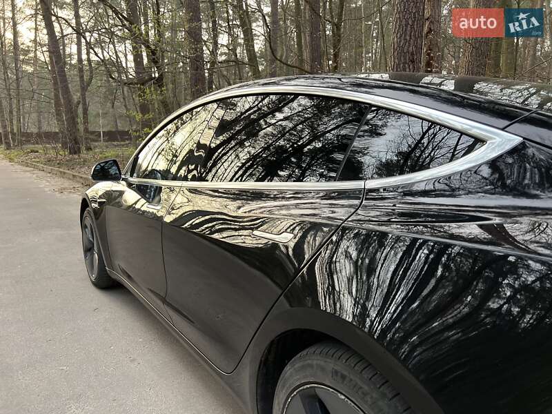 Седан Tesla Model 3 2019 в Львове