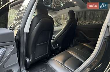 Седан Tesla Model 3 2019 в Львове