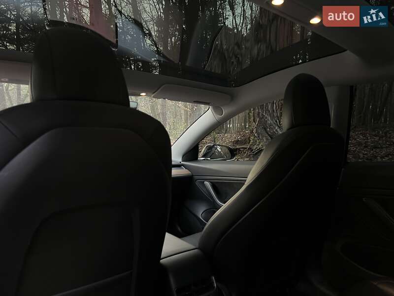 Седан Tesla Model 3 2019 в Львові