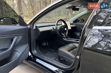 Седан Tesla Model 3 2019 в Львове