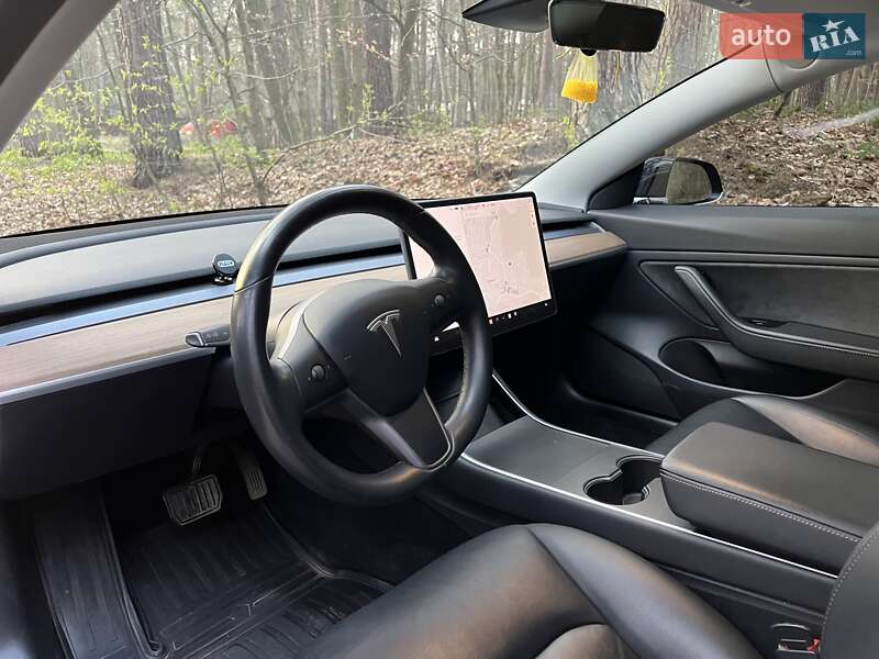 Седан Tesla Model 3 2019 в Львове