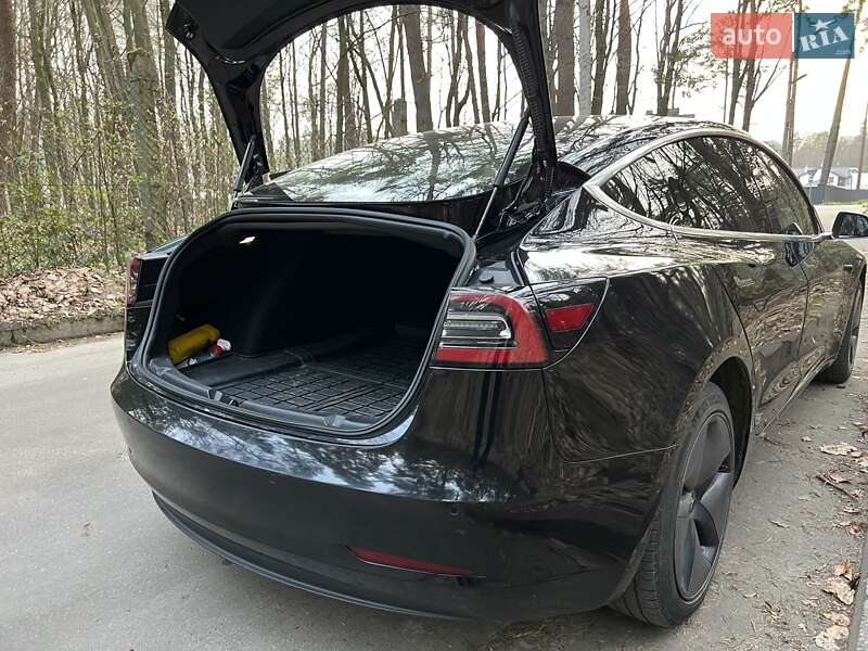 Седан Tesla Model 3 2019 в Львове