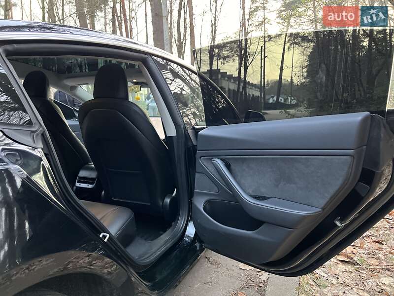 Седан Tesla Model 3 2019 в Львове