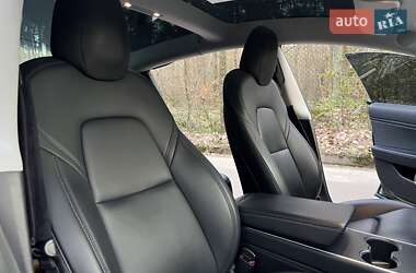Седан Tesla Model 3 2019 в Львове