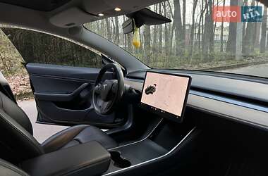 Седан Tesla Model 3 2019 в Львове