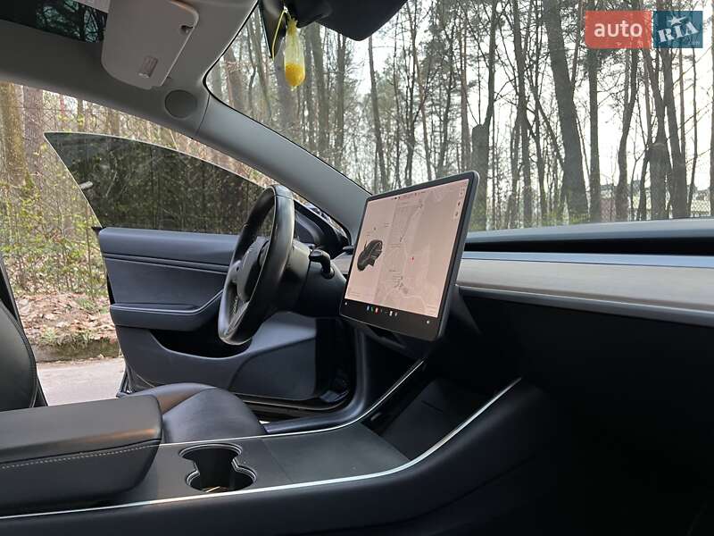 Седан Tesla Model 3 2019 в Львове