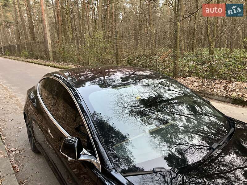 Седан Tesla Model 3 2019 в Львове
