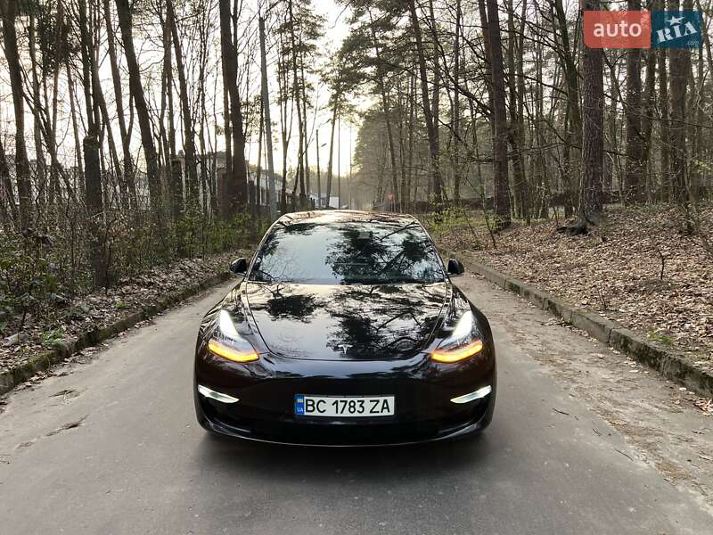 Седан Tesla Model 3 2019 в Львове