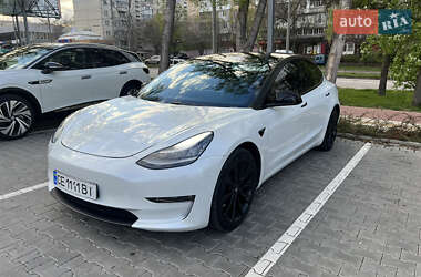 Седан Tesla Model 3 2020 в Черновцах