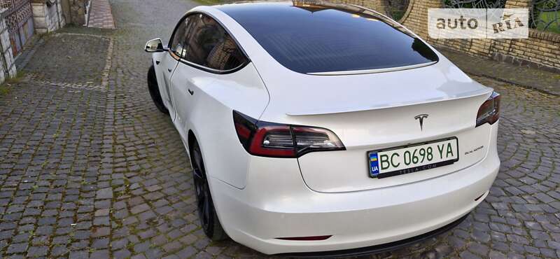 Седан Tesla Model 3 2019 в Черновцах