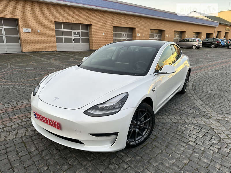 Седан Tesla Model 3 2020 в Луцке