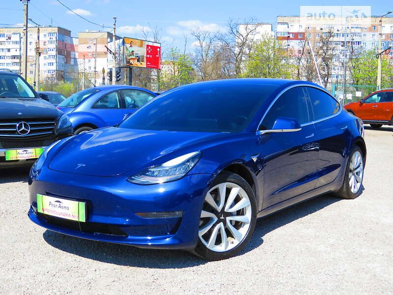 Седан Tesla Model 3 2019 в Кропивницком