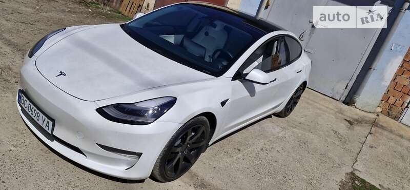 Седан Tesla Model 3 2019 в Черновцах