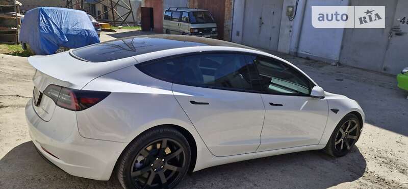 Седан Tesla Model 3 2019 в Черновцах
