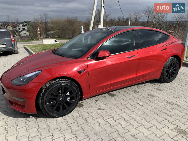 Седан Tesla Model 3 2021 в Львове