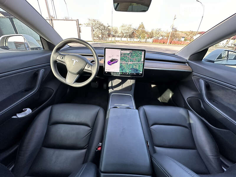 Седан Tesla Model 3 2021 в Снятине