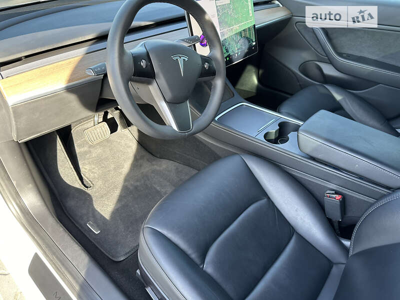 Седан Tesla Model 3 2021 в Снятине