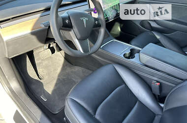 Седан Tesla Model 3 2021 в 