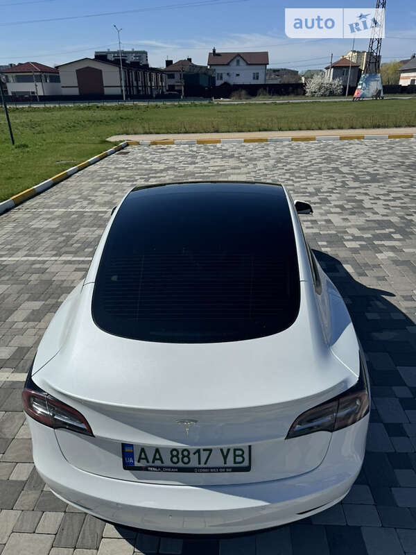 Седан Tesla Model 3 2022 в Киеве