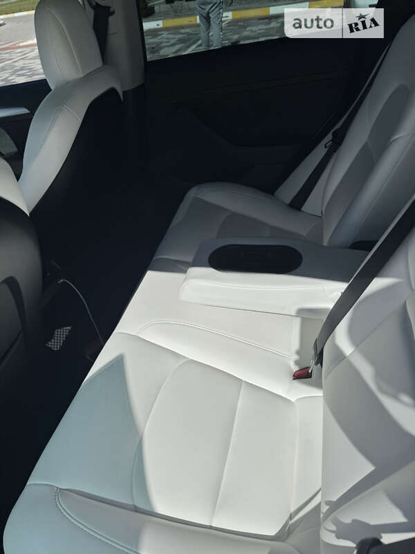 Седан Tesla Model 3 2022 в Киеве