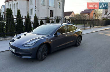 Седан Tesla Model 3 2020 в 