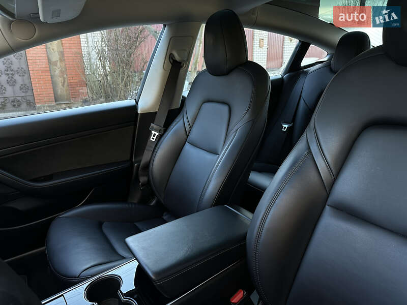Седан Tesla Model 3 2020 в Киеве