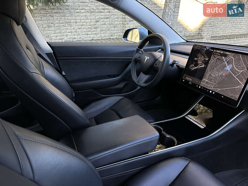 Седан Tesla Model 3 2020 в Киеве