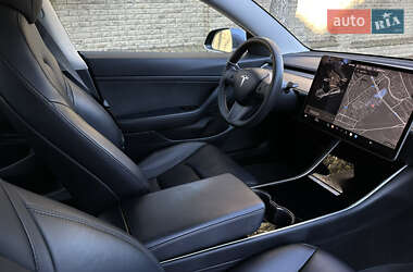 Седан Tesla Model 3 2020 в 