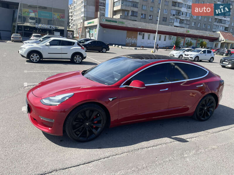 Седан Tesla Model 3 2018 в Львові