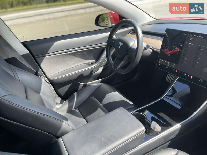 Седан Tesla Model 3 2018 в Львові