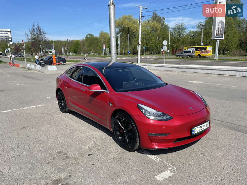Седан Tesla Model 3 2018 в Львові
