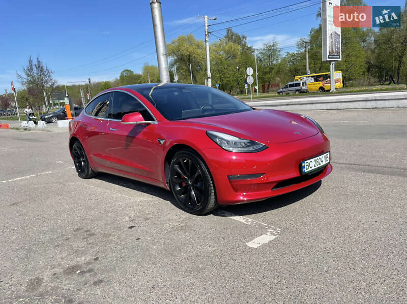 Седан Tesla Model 3 2018 в Львові
