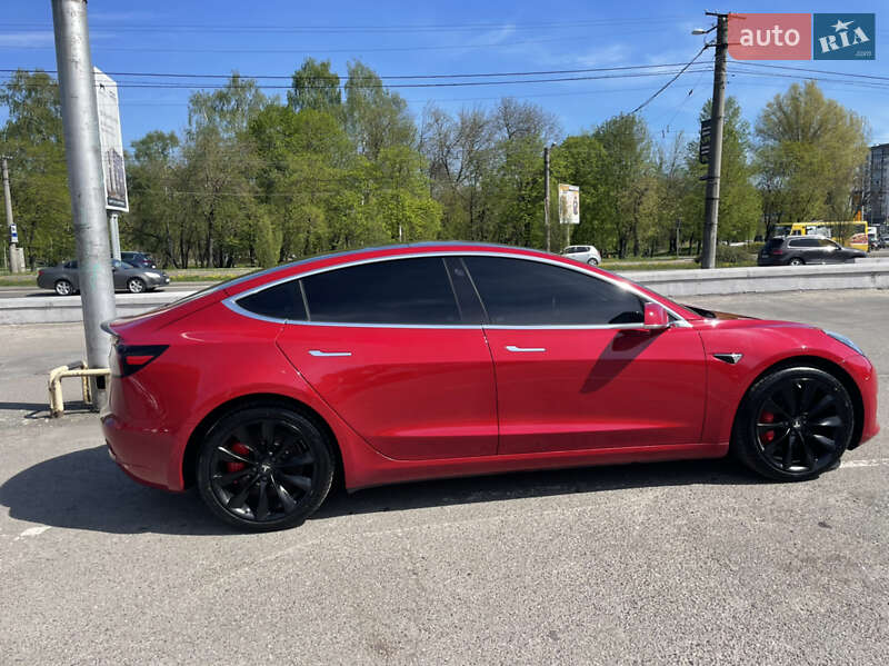 Седан Tesla Model 3 2018 в Львові