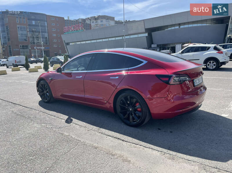 Седан Tesla Model 3 2018 в Львові