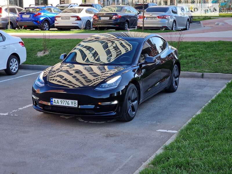 Седан Tesla Model 3 2019 в Киеве