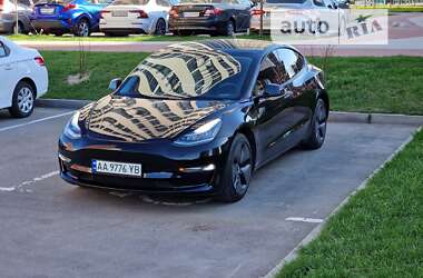 Седан Tesla Model 3 2019 в Киеве