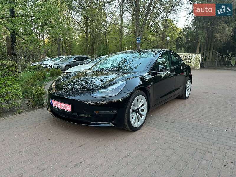 Седан Tesla Model 3 2022 в Києві