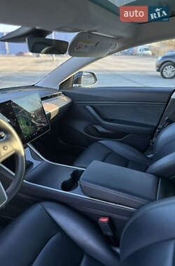 Седан Tesla Model 3 2019 в Киеве