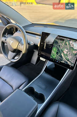 Седан Tesla Model 3 2019 в Киеве