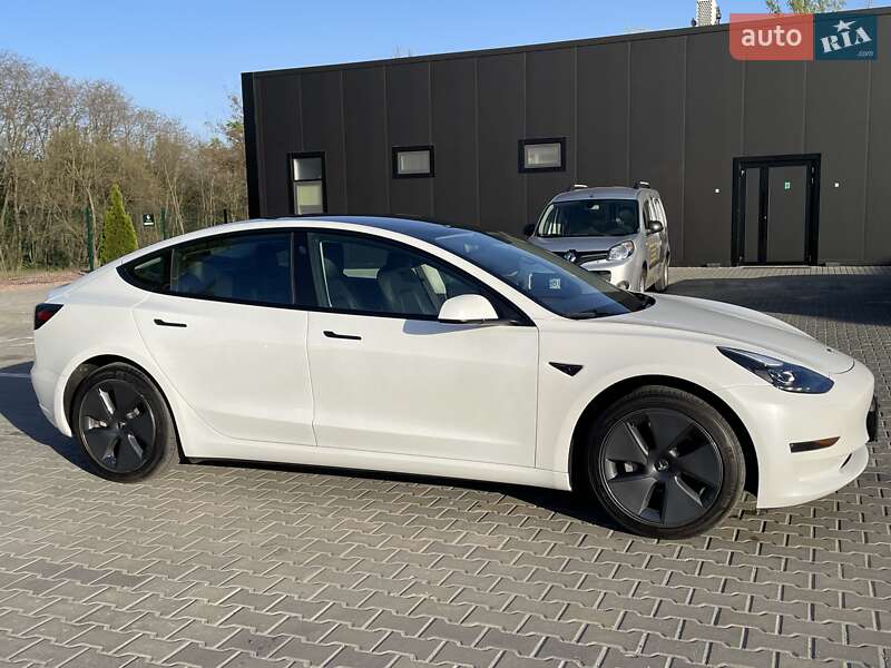 Седан Tesla Model 3 2021 в Кременчуге