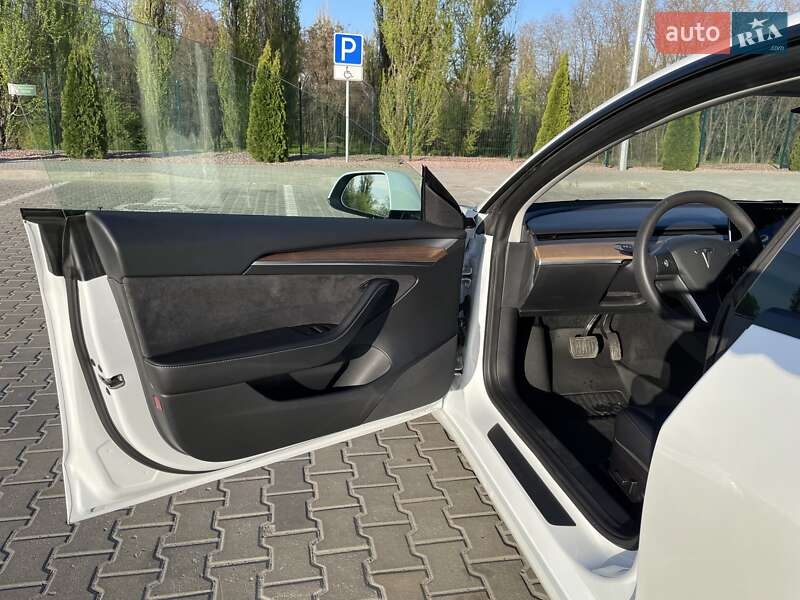 Седан Tesla Model 3 2021 в Кременчуге